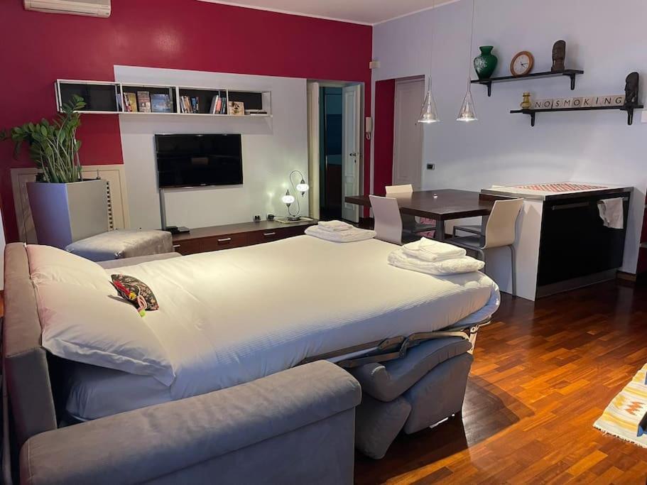 Cozy Flat Mins Walk To Navigli And Metro Porta Genova Leilighet Milano Eksteriør bilde